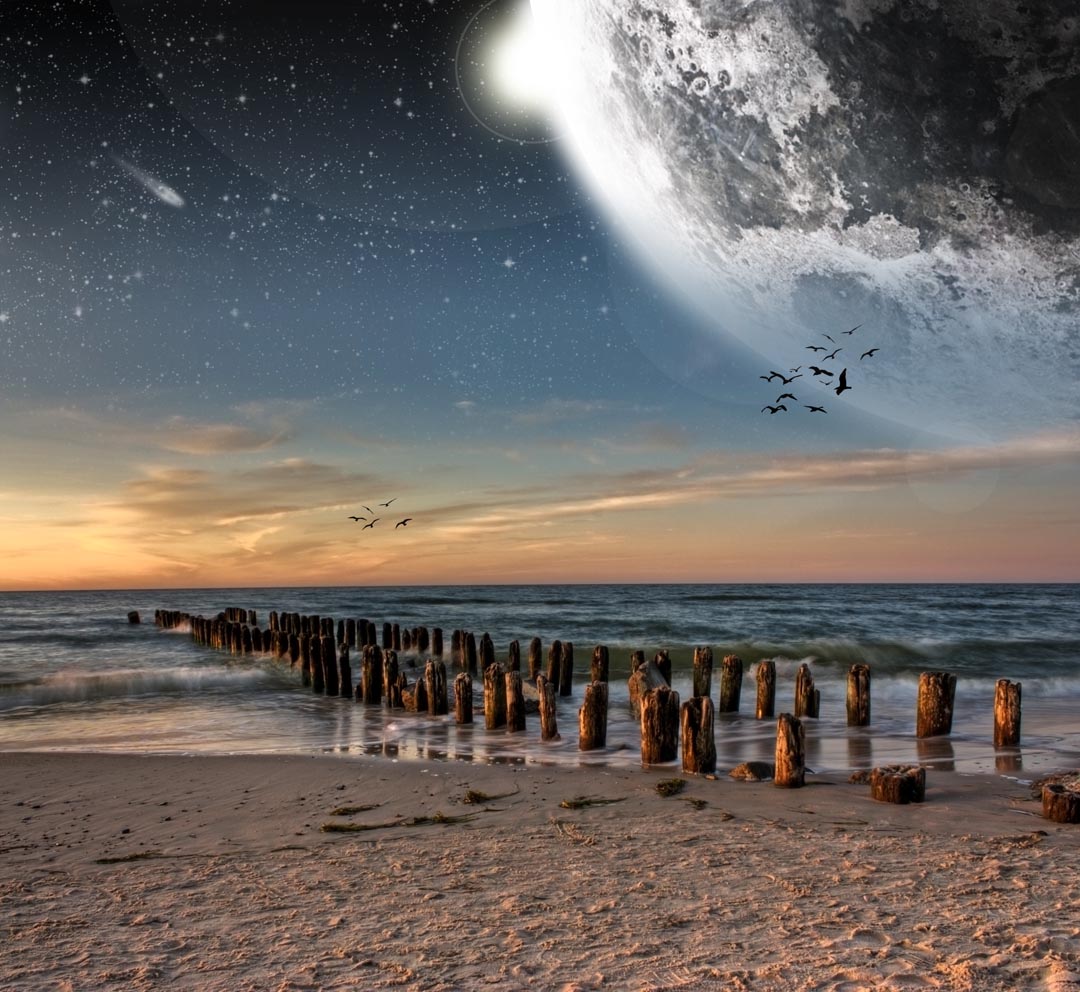 Фотообои луна над морем