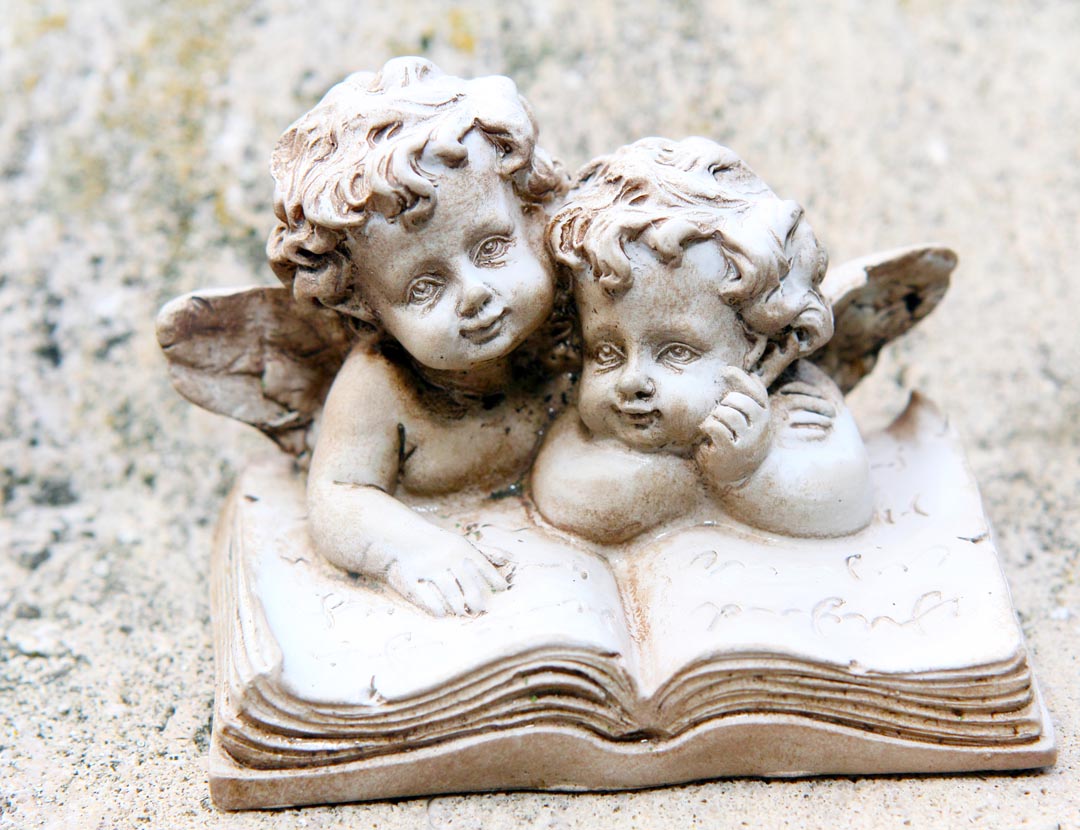 Фотообои каменные ангелочки на книжке