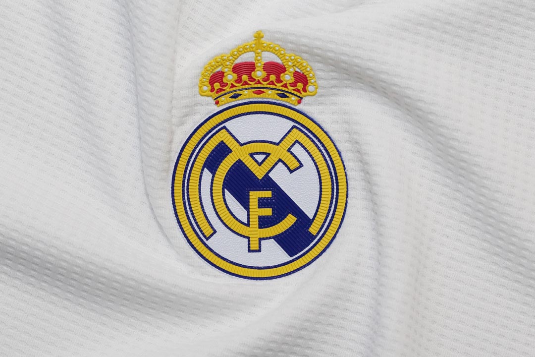 Фотообои нашивка Real Madrid