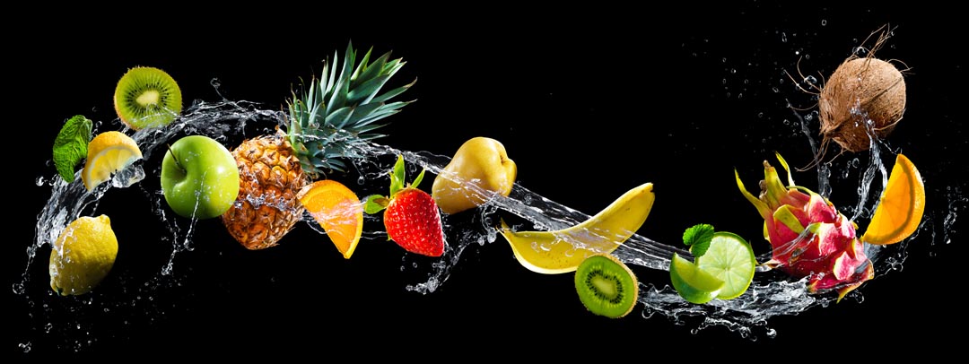Фотообои фрукты и вода на черном фоне