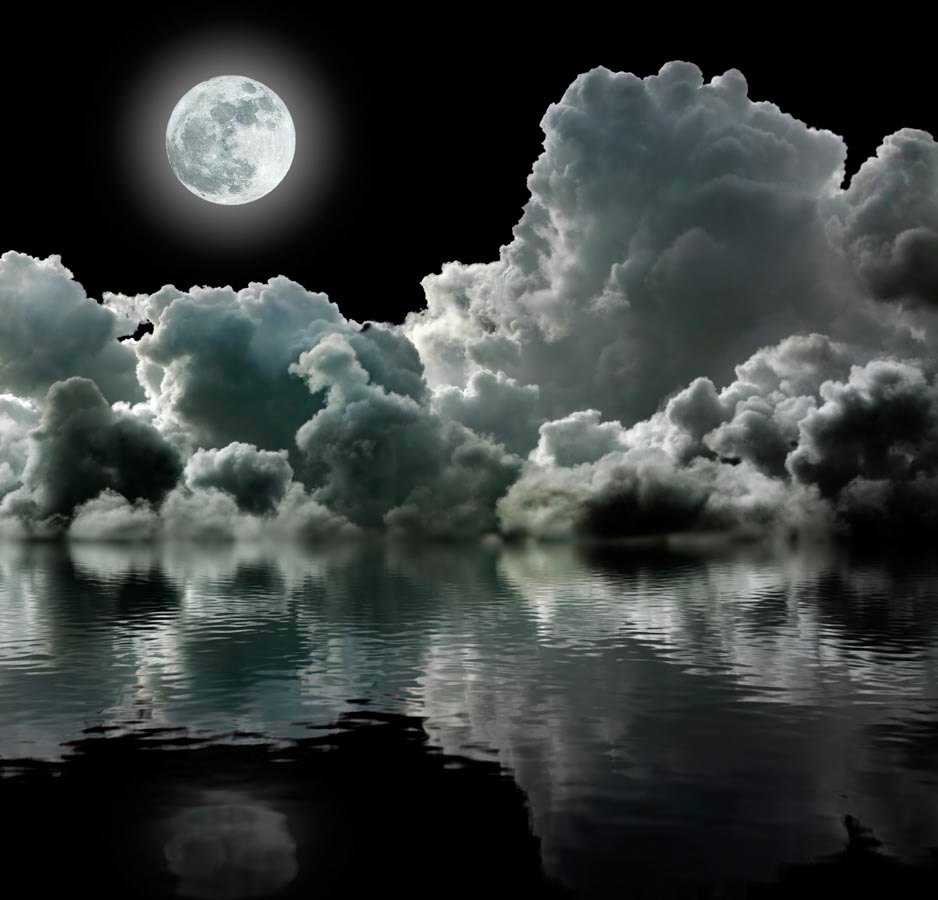 Фотообои Луна над облаками