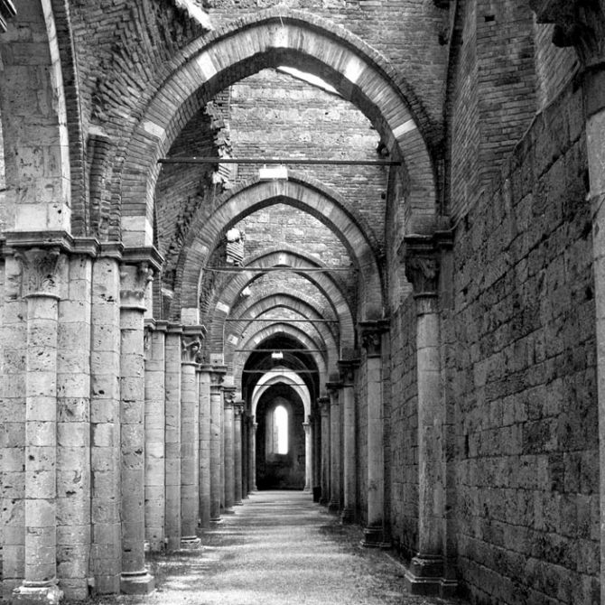 Фотообои Старинный коридор с арками