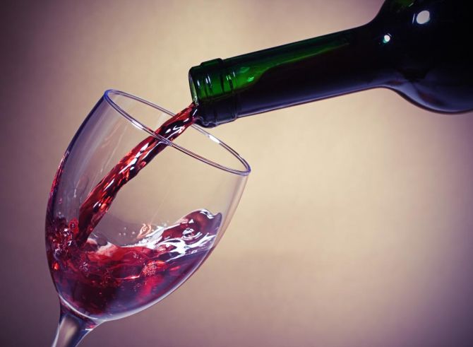 Фотообои красное вино в бокал