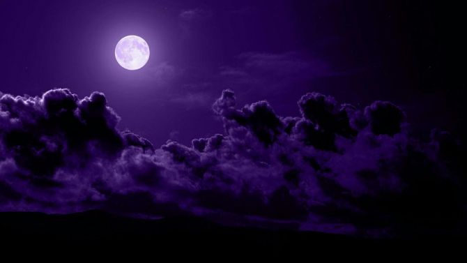 Фотошпалери яскравий місяць на темному небі