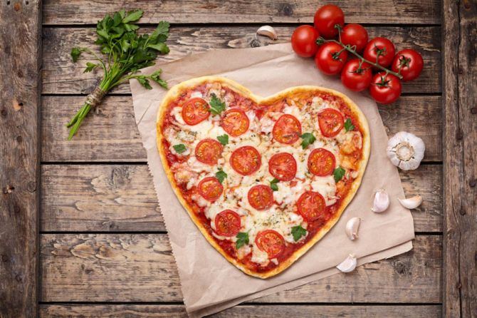 Фотошпалери Піца у вигляді серця