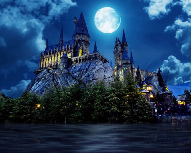 Фотообои луна и замок
