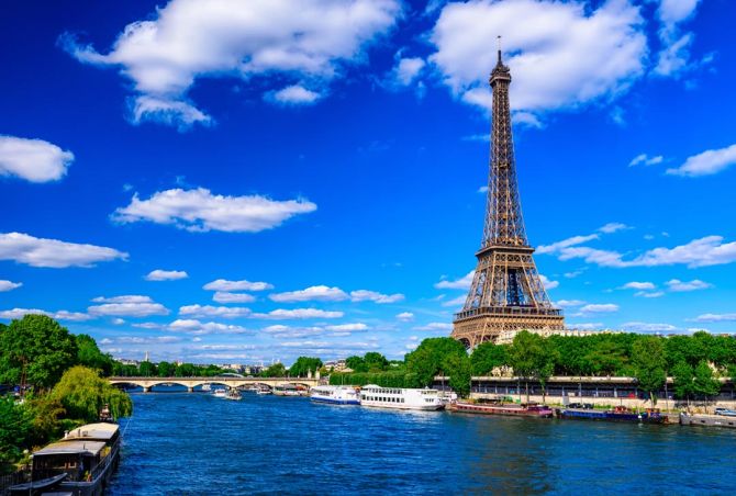Фотошпалери яскраво-синє небо Парижа