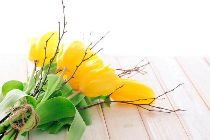 Фотошпалери Букет з жовтих тюльпанів