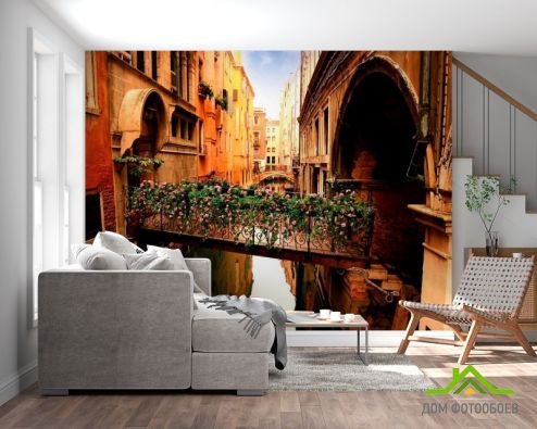 выбрать Фотошпалери Вуличка у Венеції з квітами Фотошпалери Місто на стіну