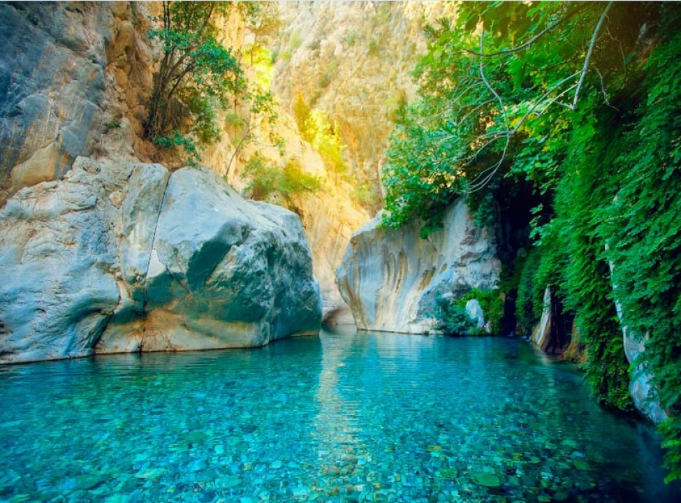 выбрать Фотообои Каменное место, вода Фотообои Горы на стену