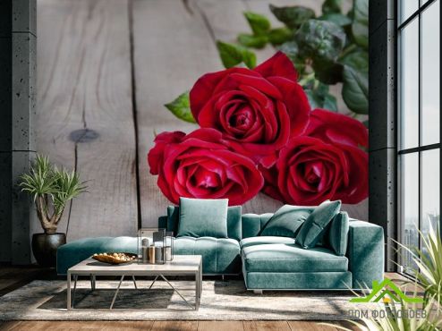 выбрать Фотообои три красных розы на деревянном фоне Фотообои Розы на стену