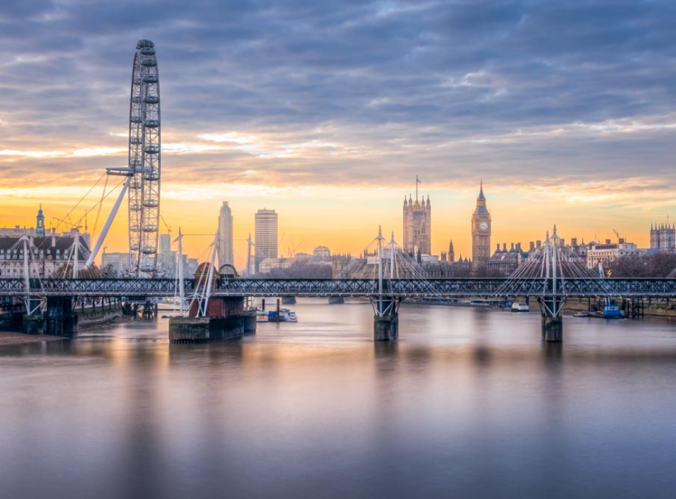 выбрать Фотошпалери міст над річкою в Лондоні Каталог фотошпалер на стіну