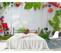 Фотообои ягоды на деревянном фоне
