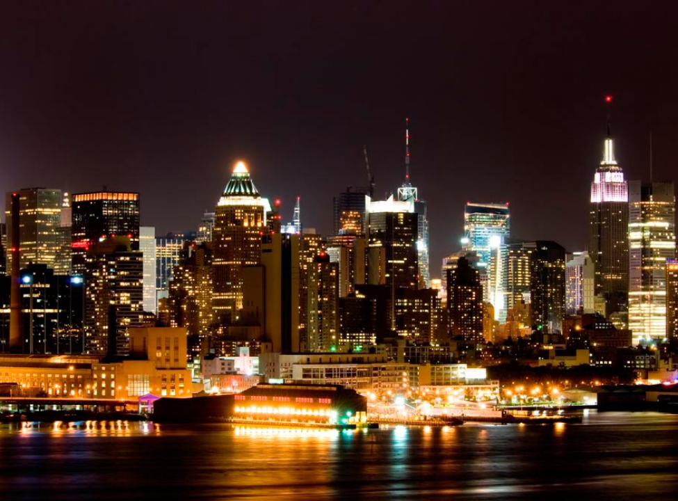 выбрать Фотообои Яркая ночная набережная Фотообои Современный город на стену