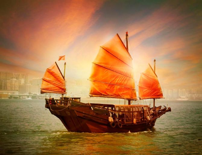 Фотообои Корабль с оранжевыми парусами