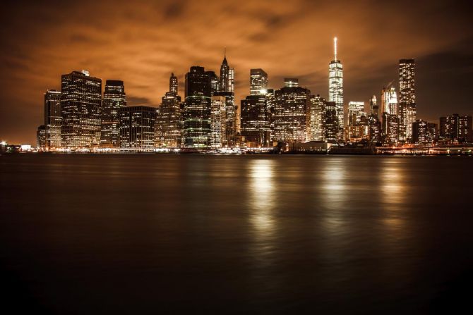 Фотообои коричневый ночной город над водой