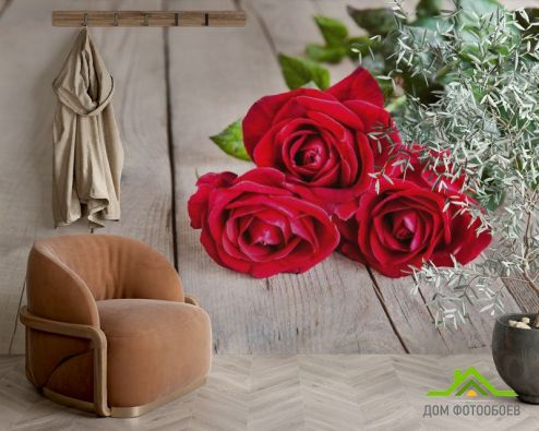 выбрать Фотообои три красных розы на деревянном фоне Фотообои Фотообои Цветы: горизонталная, горизонтальная на стену
